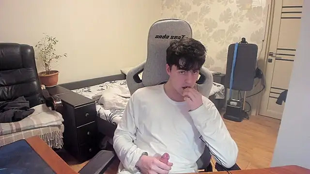 Knuckles17 online show from 12-19-25, 12:34