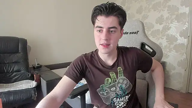Snapshot of Knuckles17 chatting on 05-10-26, 11:04 Knuckles17 online show from 05-10-26, 11:04