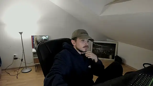 Snapshot of naked_psy chatting on 10-25-25, 11:10 naked psy online show from 10-25-25, 11:10