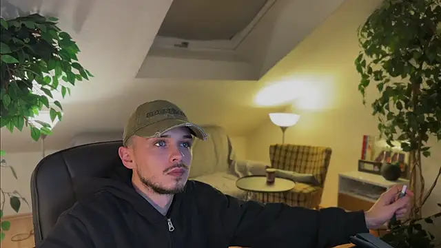 Snapshot of naked_psy chatting on 11-14-25, 12:20 naked psy online show from 11-14-25, 12:20