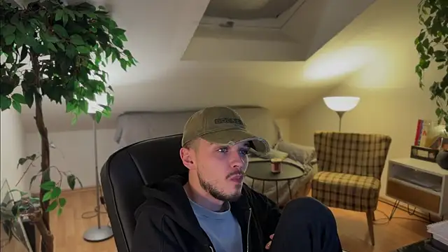 Snapshot of naked_psy chatting on 11-18-25, 01:55 naked psy online show from 11-18-25, 01:55