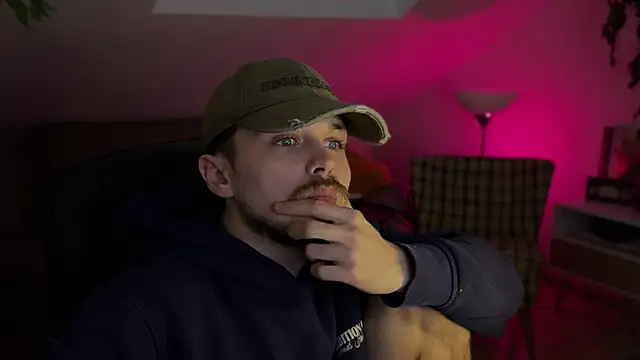 Snapshot of naked_psy chatting on 01-12-26, 02:11 naked psy online show from 01-12-26, 02:11