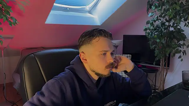 Snapshot of naked_psy chatting on 02-21-26, 10:49 naked psy online show from 02-21-26, 10:49