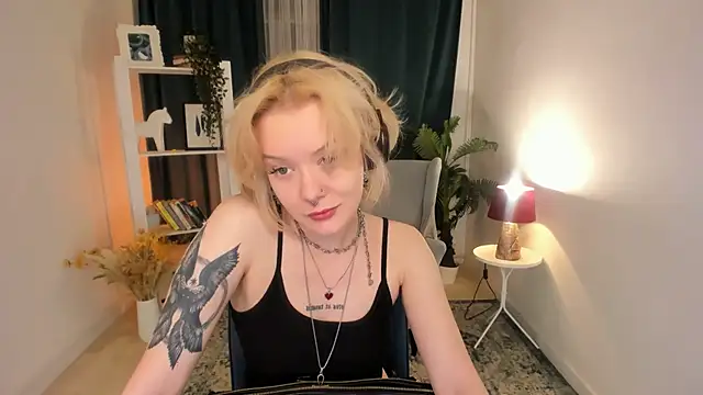 cyber whore  online show from 05-05-26, 10:40