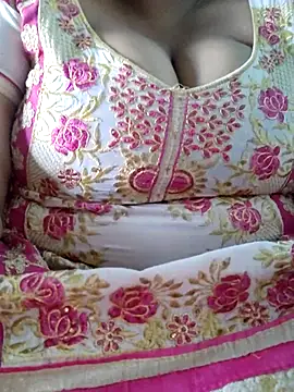 Snapshot of Seema_99 chatting on 09-23-25, 04:48 Seema 99 online show from 09-23-25, 04:48