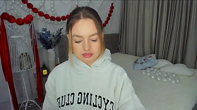 MiracleCurly online show from 12-22-25, 04:04