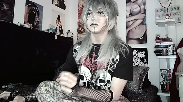Snapshot of kiiler_queen chatting on 05-22-26, 04:23 kiiler queen online show from 05-22-26, 04:23