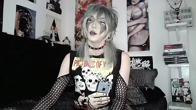 Snapshot of kiiler_queen chatting on 06-18-26, 08:13 kiiler queen online show from 06-18-26, 08:13