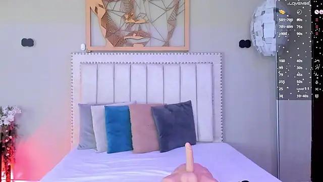 Paula Desousa online show from 04-06-26, 07:48