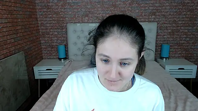 Holliy Cooper online show from 11-20-25, 08:36