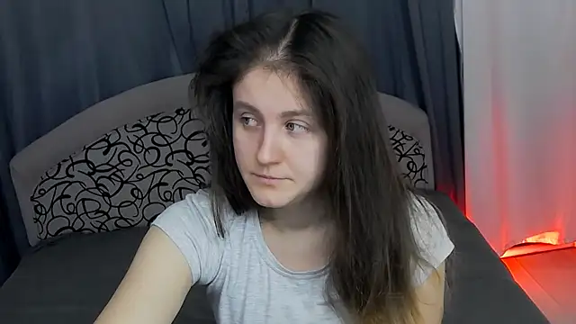 Holliy Cooper online show from 12-15-25, 09:13