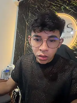 Snapshot of Austin_connor_ chatting on 06-18-26, 05:51 Austin connor online show from 06-18-26, 05:51