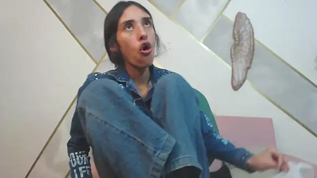 RoxanaCyrano  online show from 02-24-25, 07:52