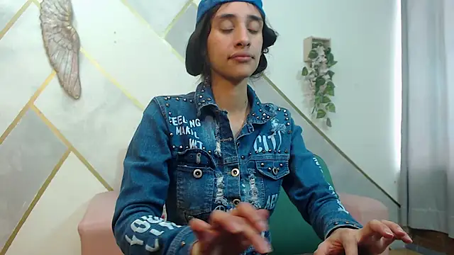 RoxanaCyrano  online show from 10-21-25, 08:09