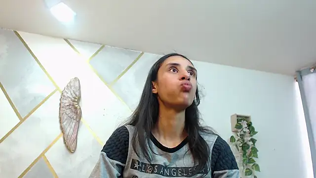 RoxanaCyrano  online show from 11-04-25, 08:08