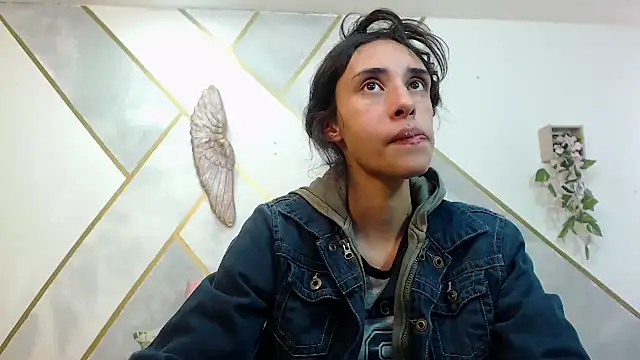 RoxanaCyrano  online show from 12-19-25, 08:16