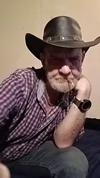 Snapshot of cmagic9 chatting on 07-18-26, 06:28 cmagic9 online show from 07-18-26, 06:28