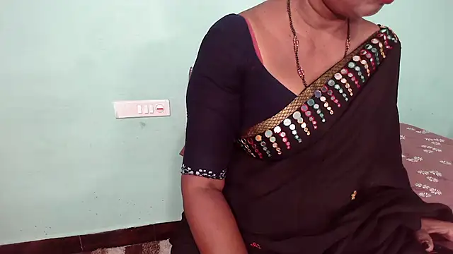 Snapshot of shrutitelugu69 chatting on 06-01-26, 04:31 shrutitelugu69 online show from 06-01-26, 04:31