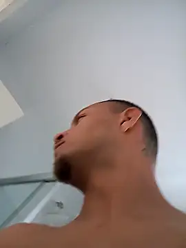 emrehliug12 online show from 02-12-26, 07:31