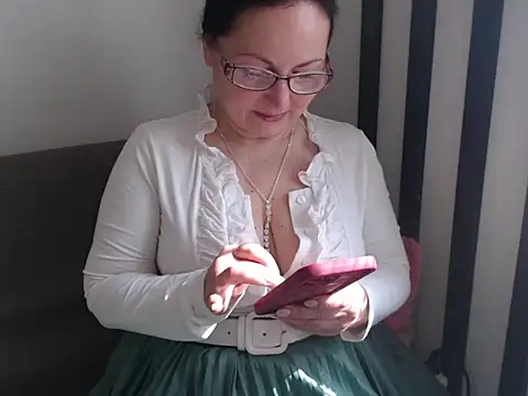 Snapshot of Alma44 chatting on 05-07-26, 06:41 Alma44 online show from 05-07-26, 06:41