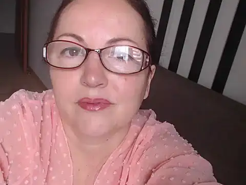 Snapshot of Alma44 chatting on 05-21-26, 07:04 Alma44 online show from 05-21-26, 07:04