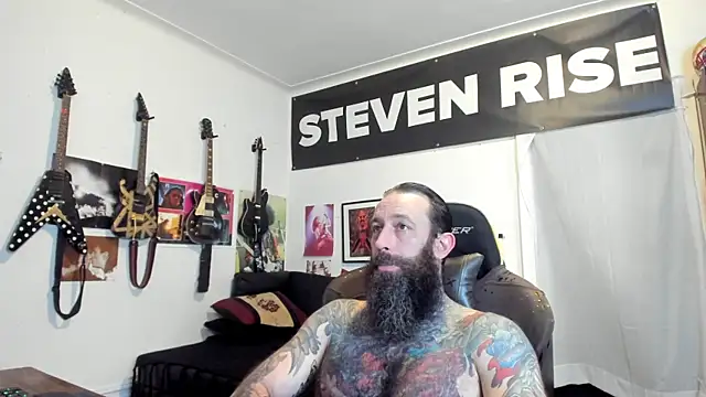 Snapshot of StevenRiseNYC chatting on 06-18-26, 11:31 StevenRiseNYC online show from 06-18-26, 11:31