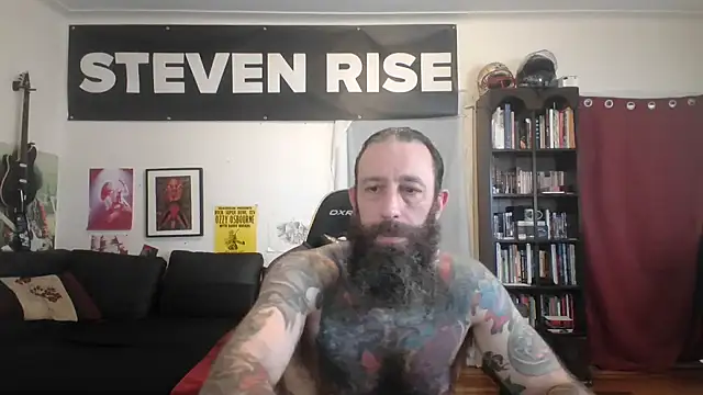 Snapshot of StevenRiseNYC chatting on 06-19-26, 06:45 StevenRiseNYC online show from 06-19-26, 06:45