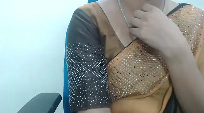 Snapshot of Lovely_Siri_23 chatting on 01-22-25, 04:12 Lovely Siri 23 online show from 01-22-25, 04:12