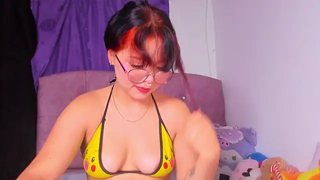 Snapshot of amy_18 chatting on 09-20-25, 08:37 amy 18 online show from 09-20-25, 08:37