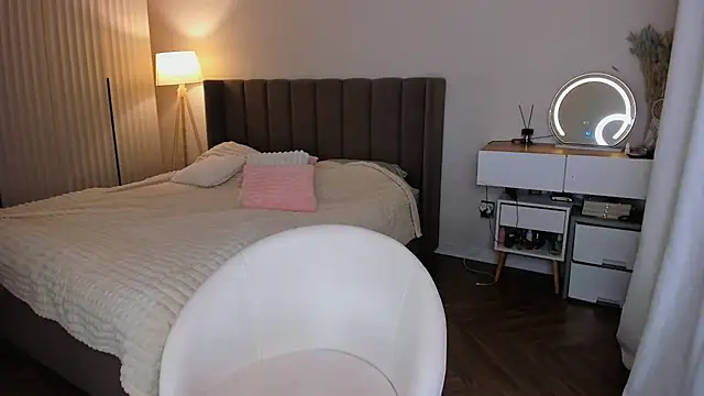 Snapshot of Anni__cute chatting on 06-18-26, 11:14 Anni cute online show from 06-18-26, 11:14