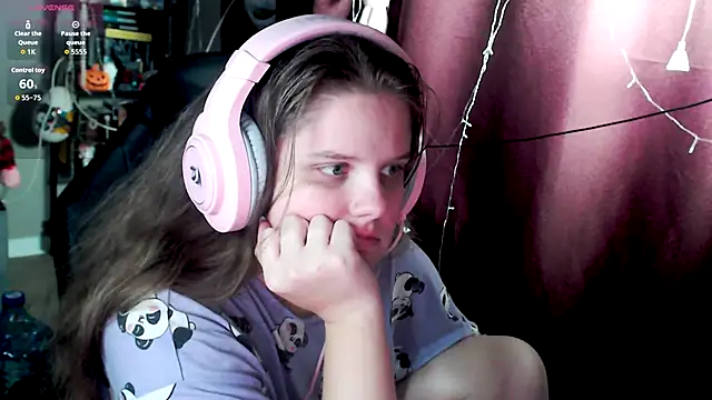 Snapshot of so_cute777 chatting on 10-21-25, 12:50 so cute777 online show from 10-21-25, 12:50