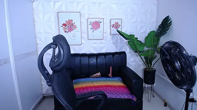 Snapshot of Valentinaa_mature chatting on 11-09-25, 12:31 Valentinaa mature online show from 11-09-25, 12:31