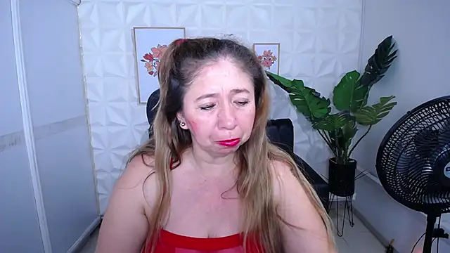 Snapshot of Valentinaa_mature chatting on 11-12-25, 12:44 Valentinaa mature online show from 11-12-25, 12:44