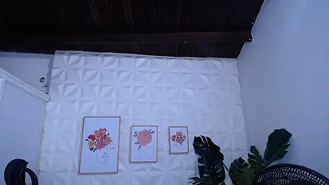 Snapshot of Valentinaa_mature chatting on 02-19-26, 08:05 Valentinaa mature online show from 02-19-26, 08:05