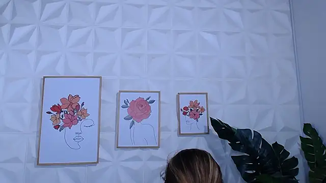 Snapshot of Valentinaa_mature chatting on 03-02-26, 08:37 Valentinaa mature online show from 03-02-26, 08:37