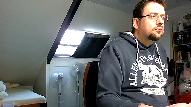 rdewaard81 online show from 11-21-25, 08:02