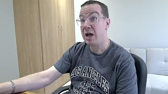 BrettJ81 online show from 10-23-25, 10:58