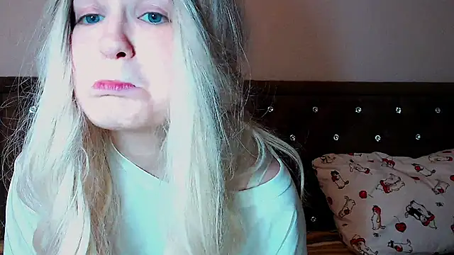 Snapshot of Sara4uu chatting on 10-07-25, 12:08 Sara4uu online show from 10-07-25, 12:08