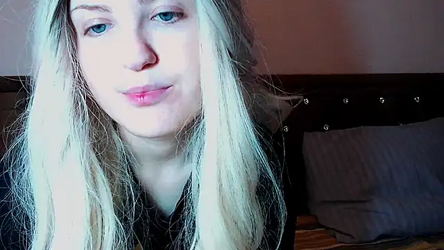 Sara4uu online show from 12-15-25, 11:53