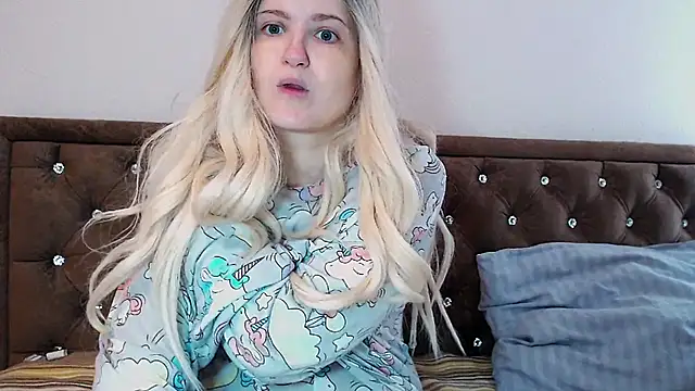 Sara4uu online show from 06-13-26, 11:08