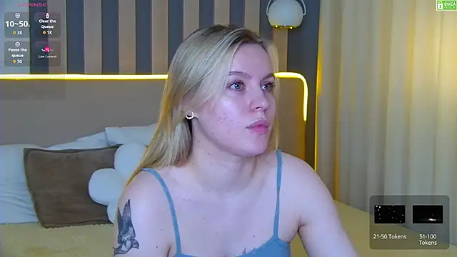 Snapshot of AmaliaBell chatting on 06-21-26, 01:13 AmaliaBell online show from 06-21-26, 01:13