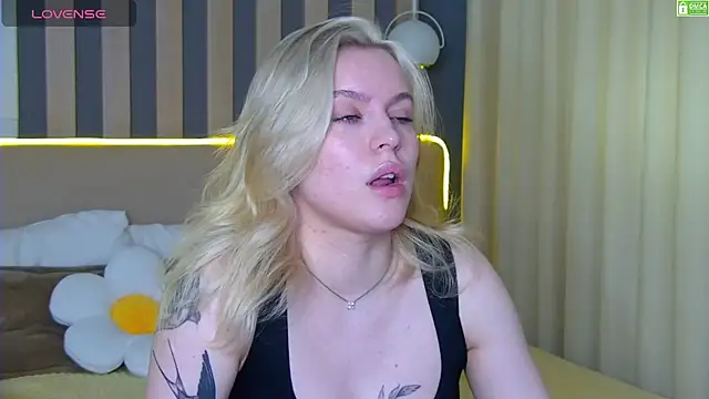 Snapshot of AmaliaBell chatting on 07-03-26, 01:06 AmaliaBell online show from 07-03-26, 01:06