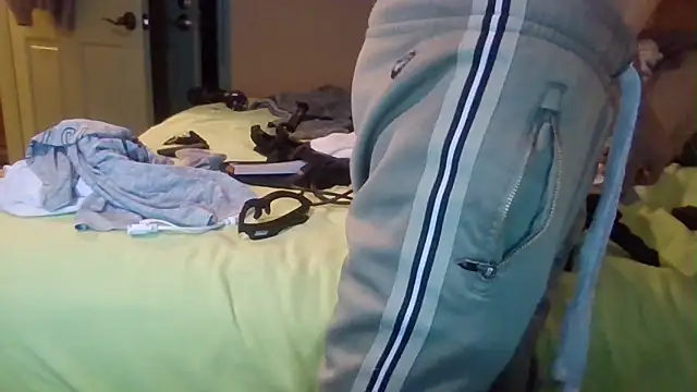 leahcimnikral online show from 12-17-25, 07:58