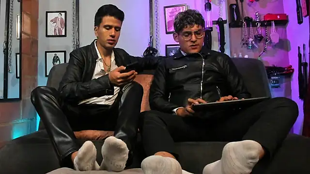 Snapshot of dom2travelersss chatting on 01-26-25, 12:33 dom2travelersss online show from 01-26-25, 12:33