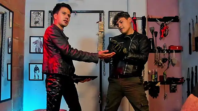 Snapshot of dom2travelersss chatting on 01-27-25, 11:11 dom2travelersss online show from 01-27-25, 11:11