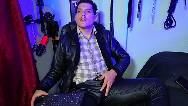dom2travelersss online show from 05-25-26, 04:57