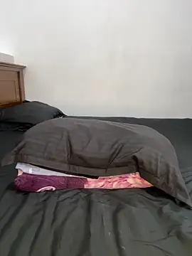 Snapshot of VINDY- chatting on 02-20-26, 05:48 VINDY- online show from 02-20-26, 05:48