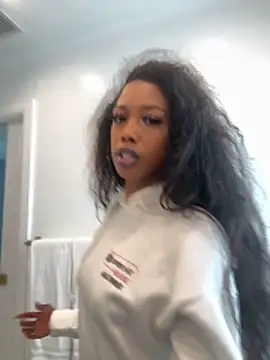 mismialove online show from 05-01-26, 06:34