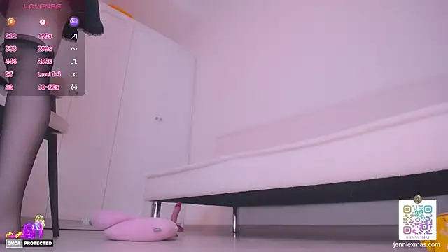 Snapshot of jennie_xmas chatting on 01-11-25, 01:32 jennie xmas online show from 01-11-25, 01:32